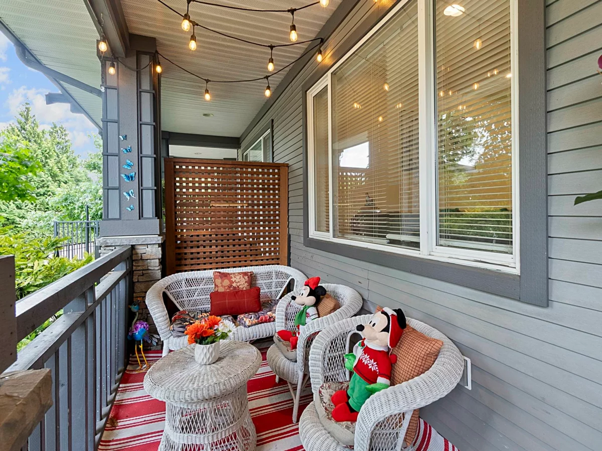 Entry Foyer Photo of 14 18701 66 Avenue, Surrey, BC
