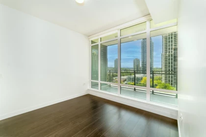 801 2085 Skyline Court, Burnaby, BC, Burnaby — Apartment/Condo for sale