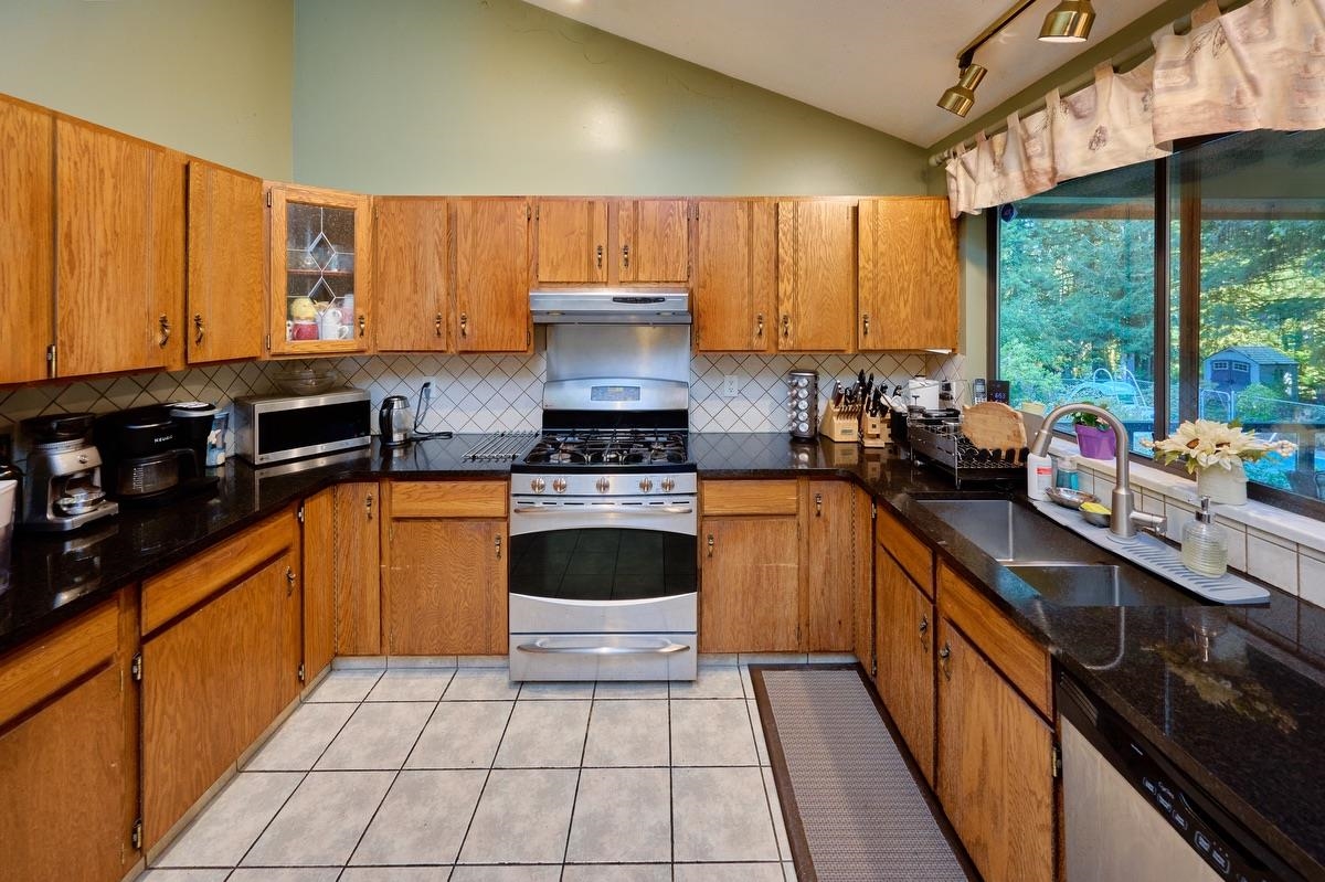 Breakfast Nook Photo of 12680 239 Street, Maple Ridge, BC