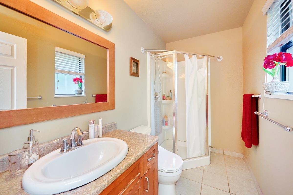 Guest Bathroom Photo of 12680 239 Street, Maple Ridge, BC