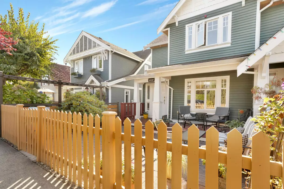 Family Room Photo of 1630 E 11th Avenue, Vancouver, BC