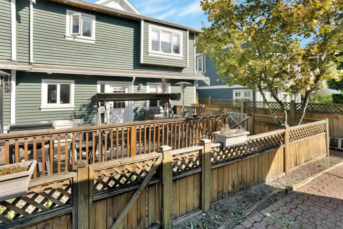 Kitchen Island Photo of 1630 E 11th Avenue, Vancouver, BC