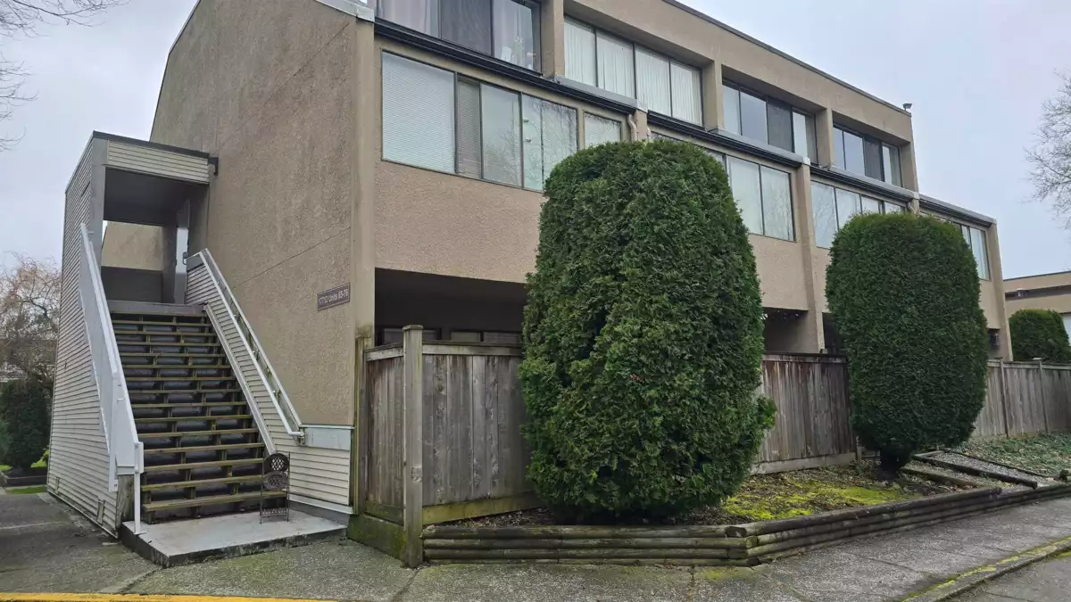 Walk-In Closet Photo of 73 17712 60 Avenue, Surrey, BC