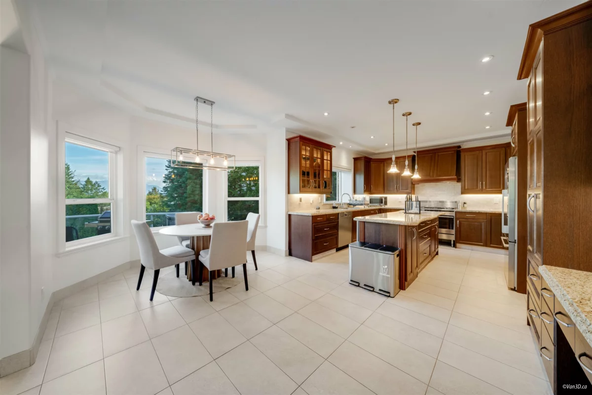 Walk-In Closet Photo of 9926 180a Street, Surrey, BC