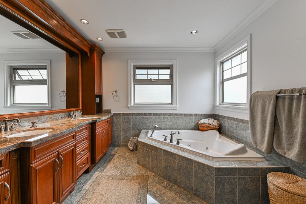 Entry Foyer Photo of 31496 Cougar Court, Abbotsford, BC