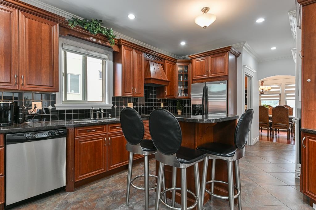 Walk-In Closet Photo of 31496 Cougar Court, Abbotsford, BC