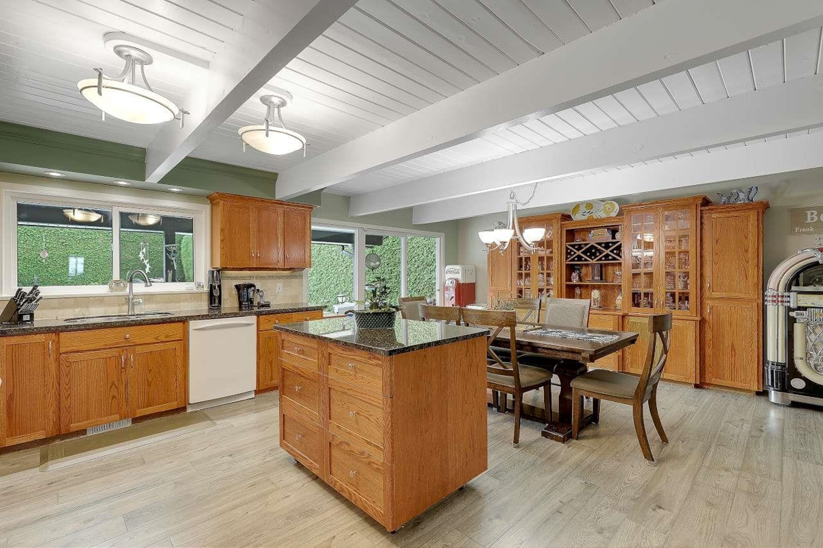 Breakfast Nook Photo of 20214 Patterson Avenue, Maple Ridge, BC