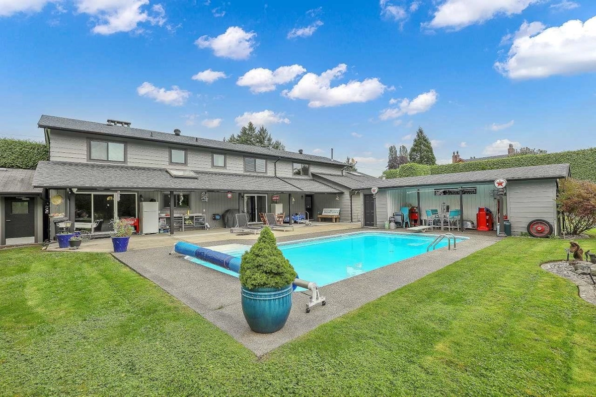 Garage Interior Photo of 20214 Patterson Avenue, Maple Ridge, BC