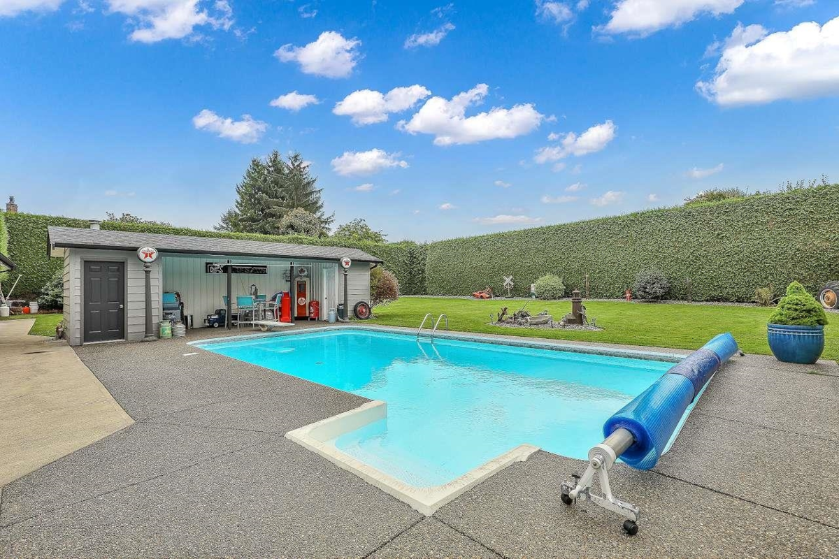 Hallway Photo of 20214 Patterson Avenue, Maple Ridge, BC