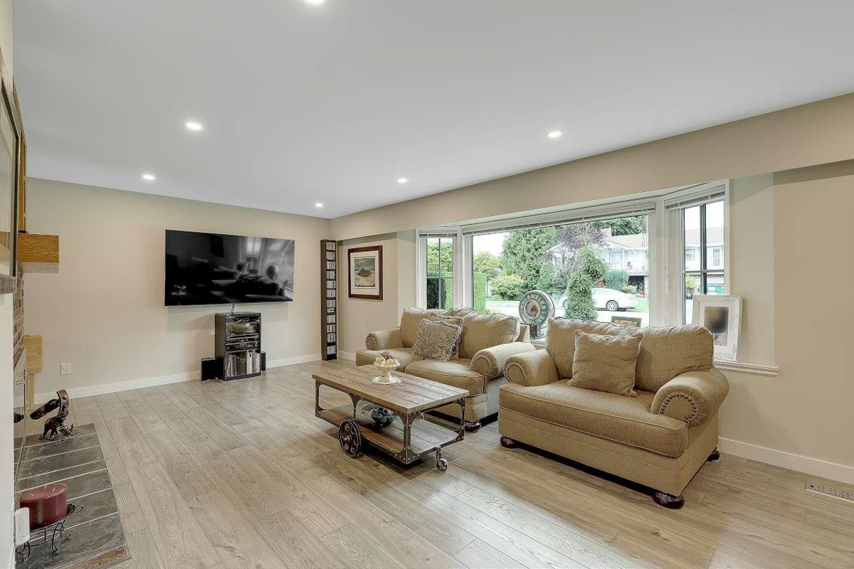 Kitchen Island Photo of 20214 Patterson Avenue, Maple Ridge, BC
