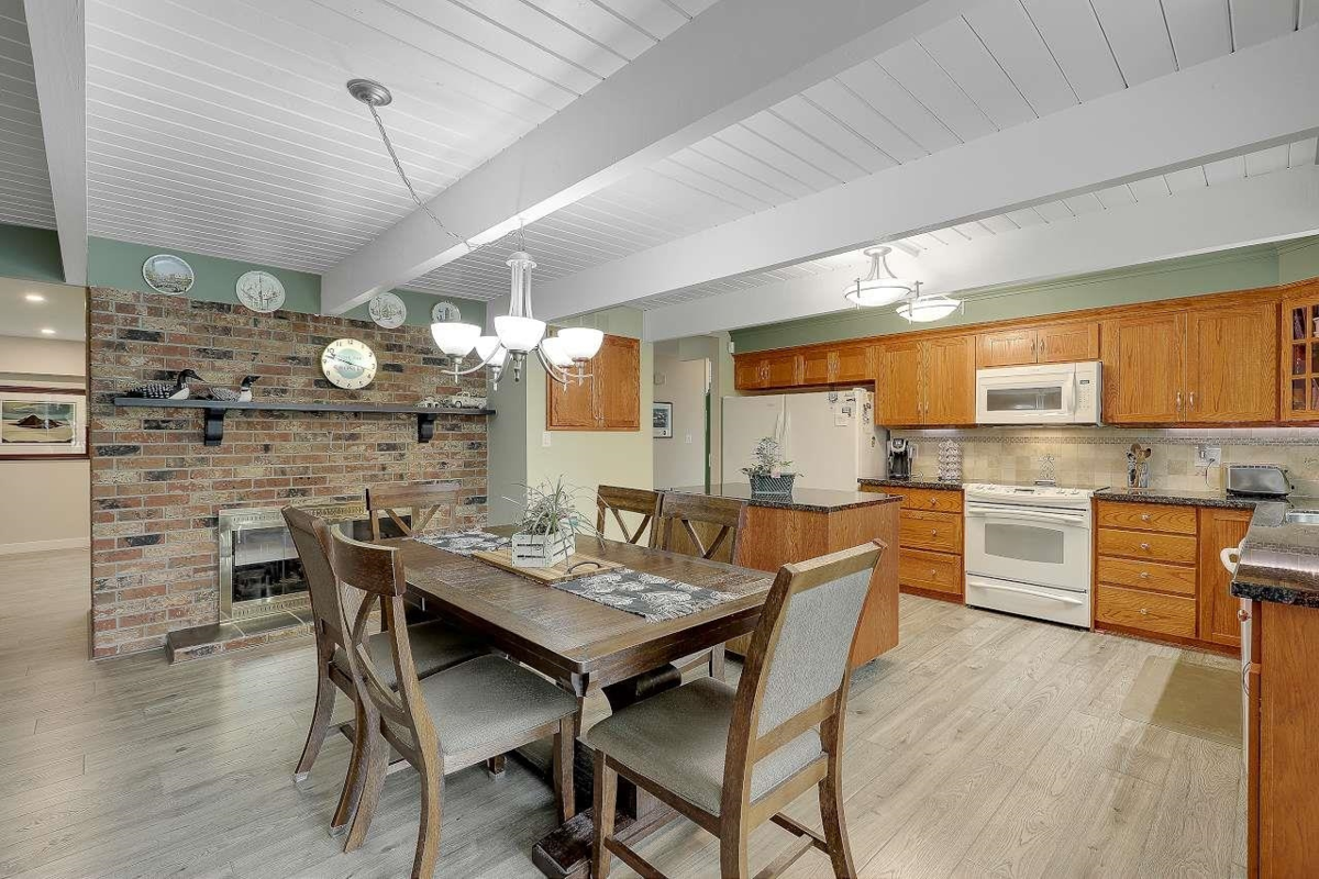 Primary Bathroom Photo of 20214 Patterson Avenue, Maple Ridge, BC