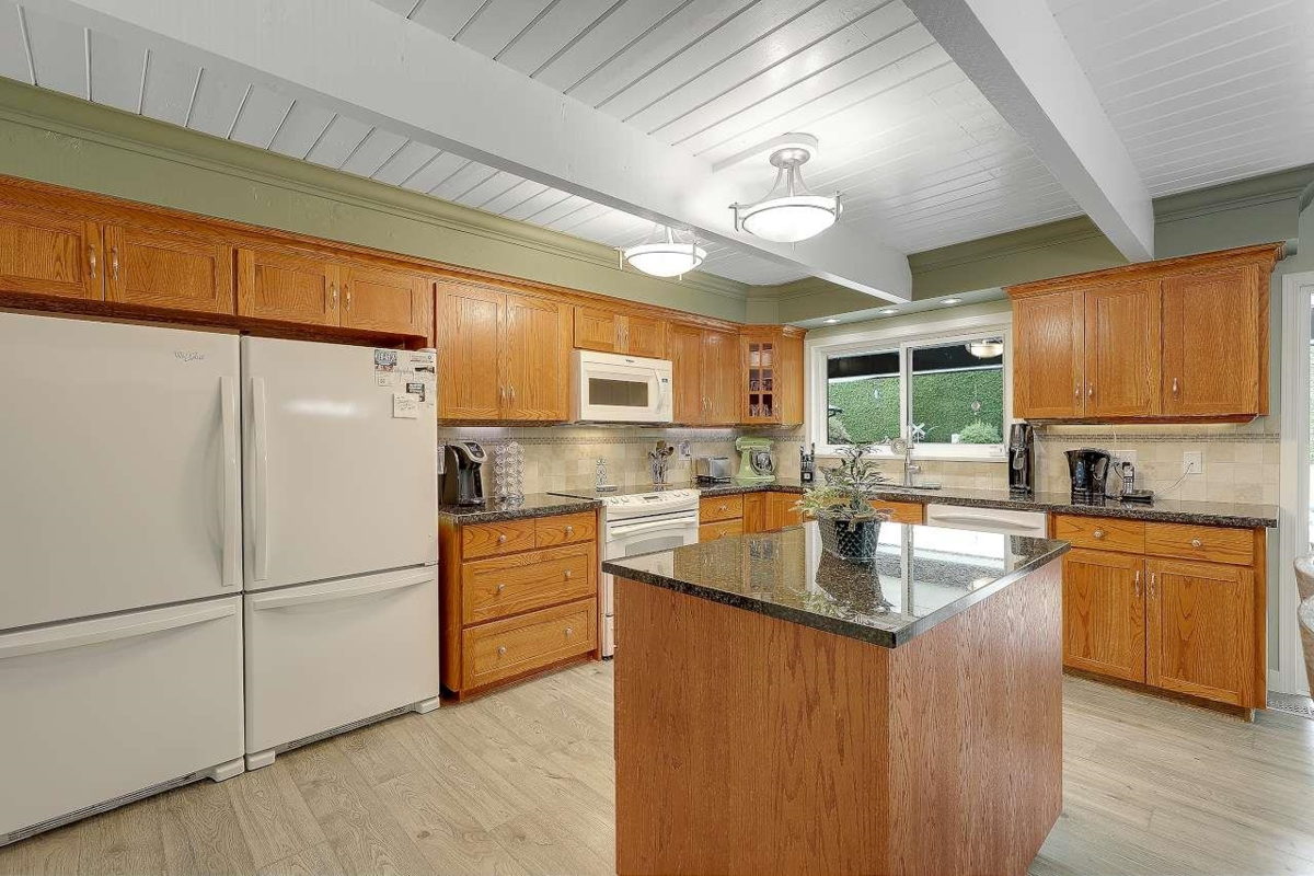 Primary Bedroom Photo of 20214 Patterson Avenue, Maple Ridge, BC