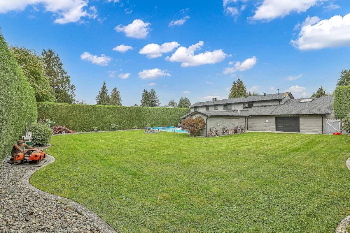 Swimming Pool Photo of 20214 Patterson Avenue, Maple Ridge, BC