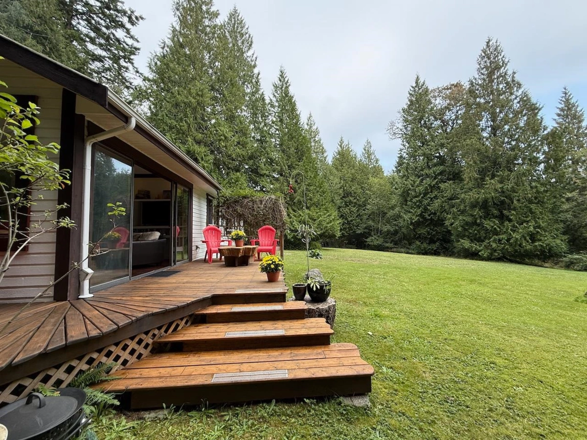 Basement Recreation Room Photo of 6121 Golf Course Road, Sechelt, BC