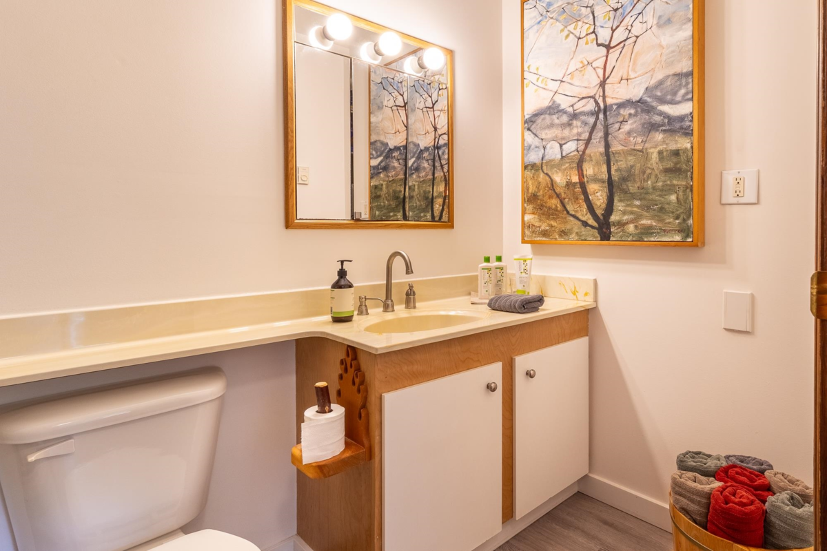 Hot Tub / Spa Photo of 6121 Golf Course Road, Sechelt, BC