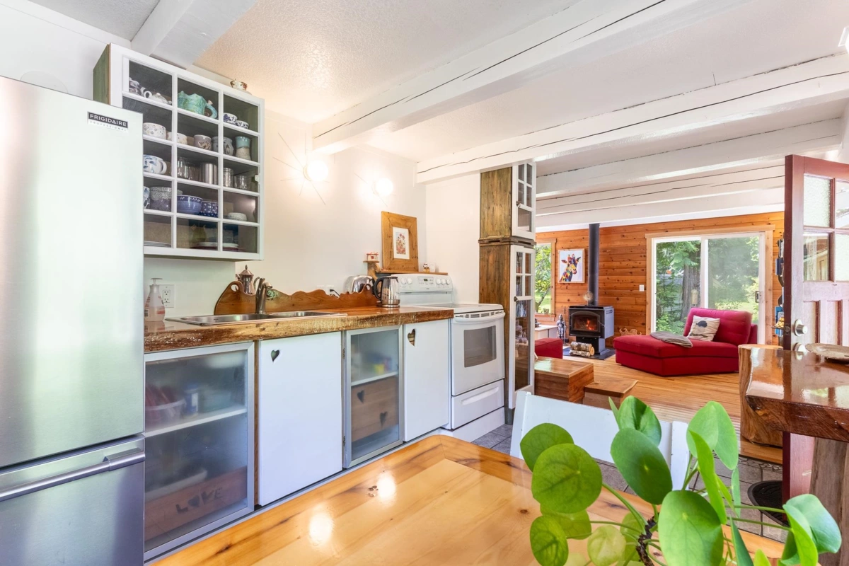 Kitchen Photo of 6121 Golf Course Road, Sechelt, BC