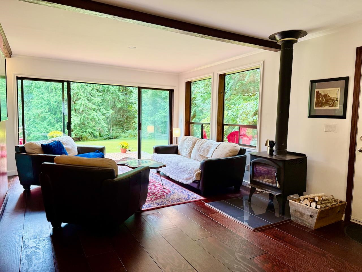 Laundry Room Photo of 6121 Golf Course Road, Sechelt, BC