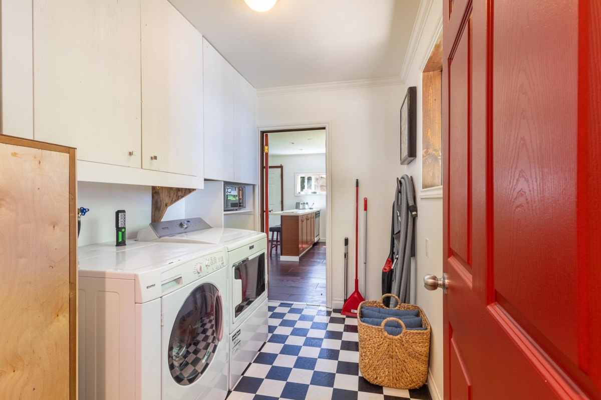 Outdoor Kitchen Photo of 6121 Golf Course Road, Sechelt, BC