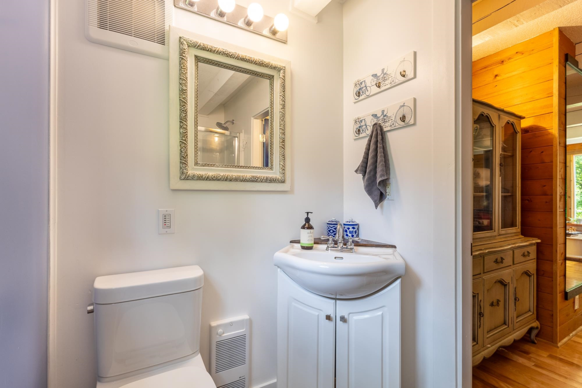 Walk-In Closet Photo of 6121 Golf Course Road, Sechelt, BC