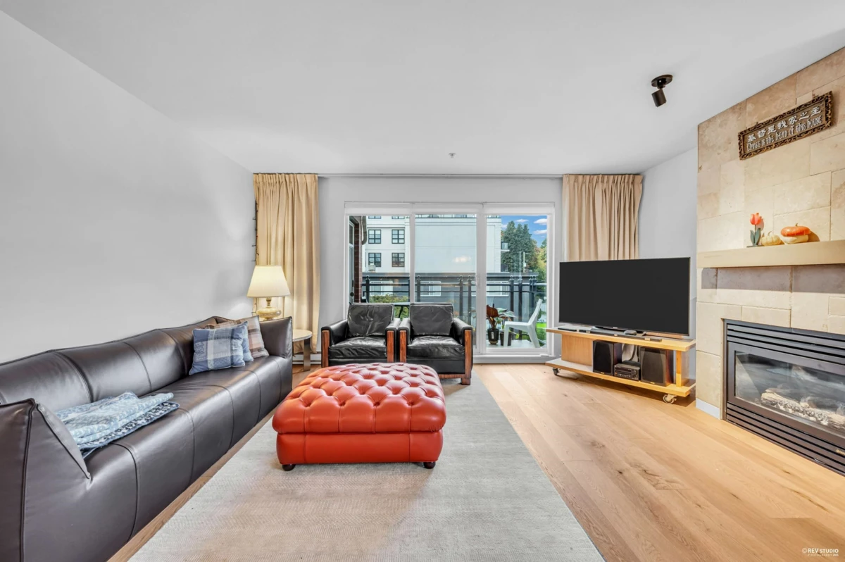 Living Room Photo of 301 2096 W 46th Avenue, Vancouver, BC