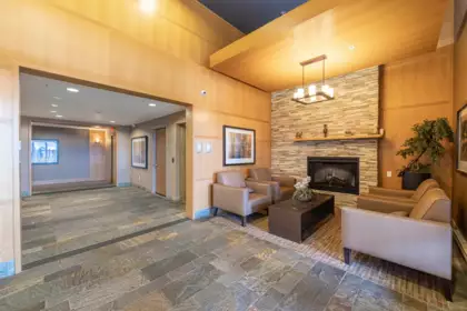 211 3105 Dayanee Springs Boulevard, Coquitlam, BC