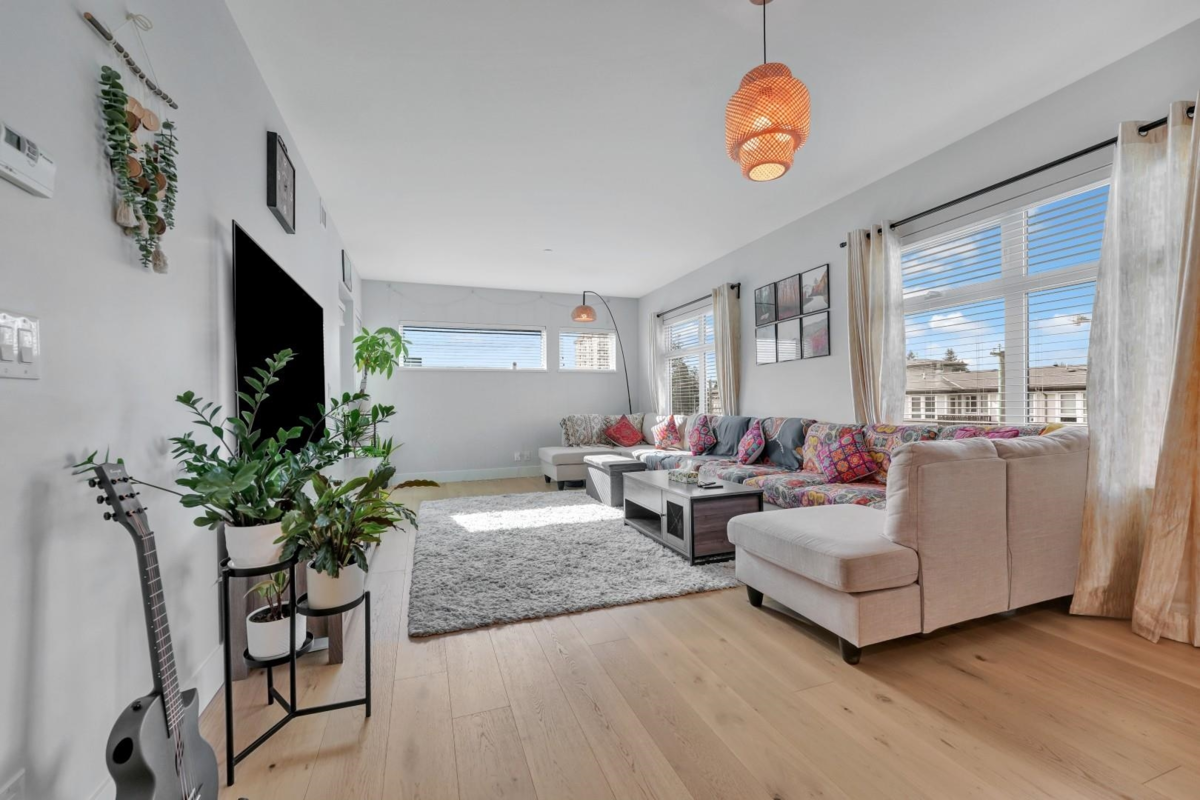 Entry Foyer Photo of 411 22226 Brown Avenue, Maple Ridge, BC