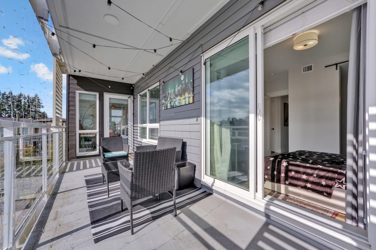 Front Yard Photo of 411 22226 Brown Avenue, Maple Ridge, BC