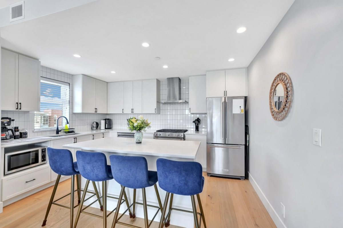 Guest Bathroom Photo of 411 22226 Brown Avenue, Maple Ridge, BC