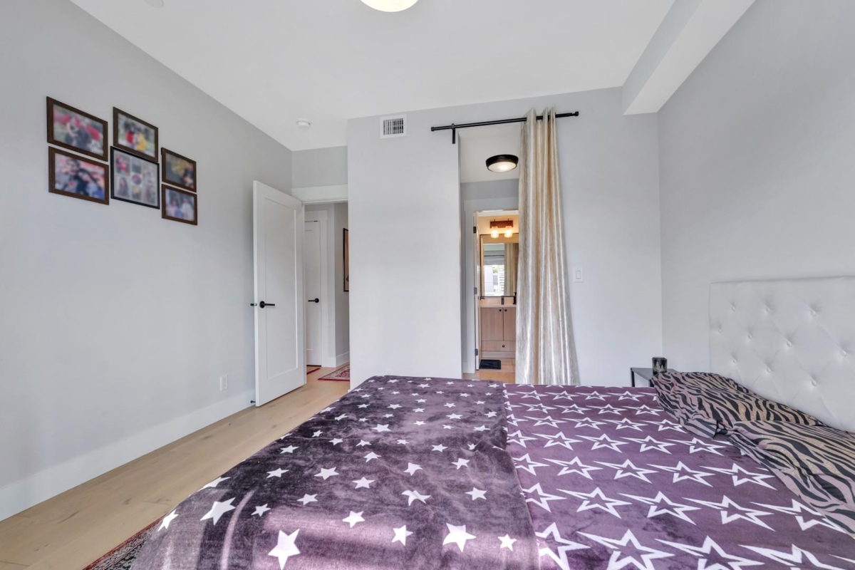 Kitchen Island Photo of 411 22226 Brown Avenue, Maple Ridge, BC