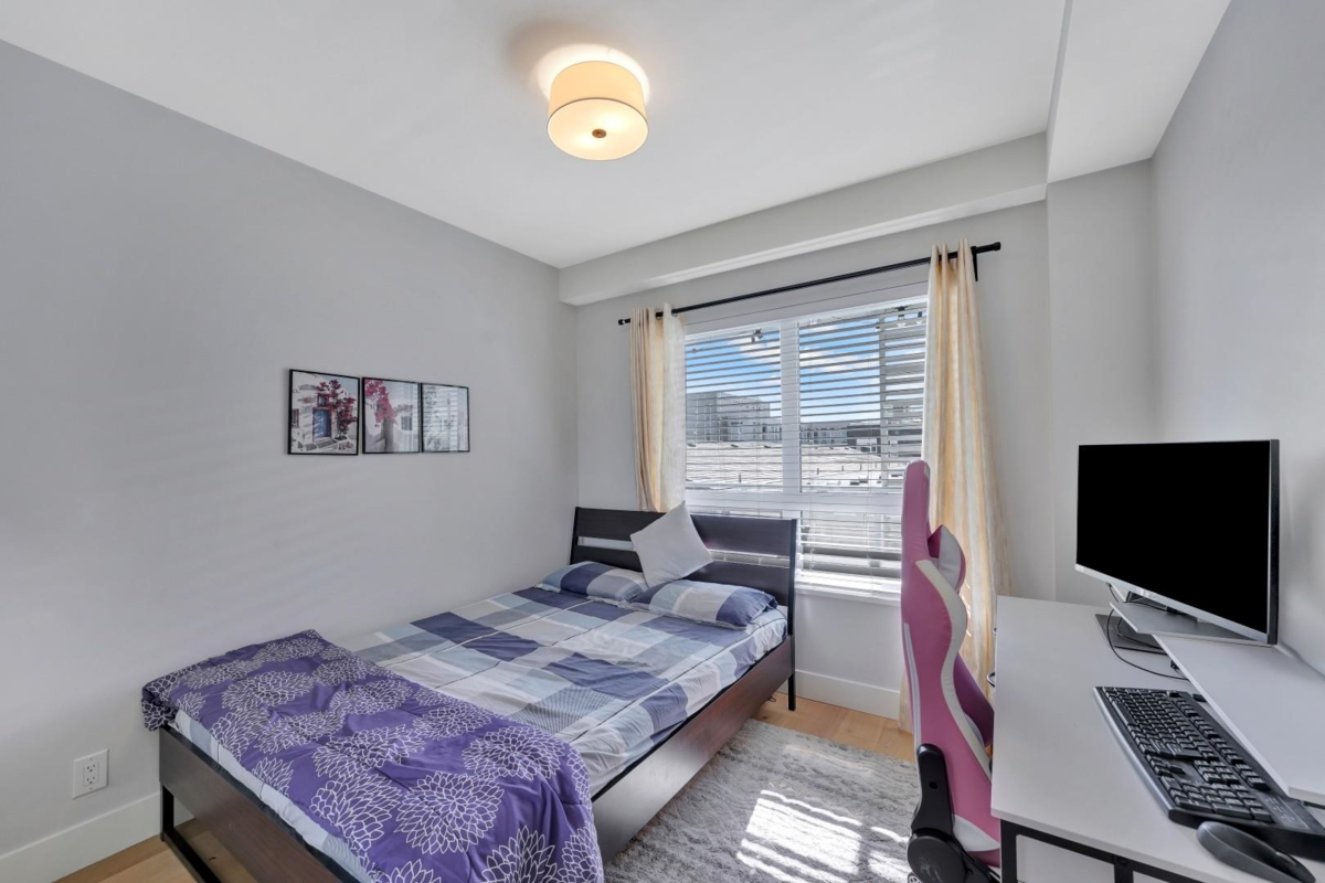 Primary Bathroom Photo of 411 22226 Brown Avenue, Maple Ridge, BC