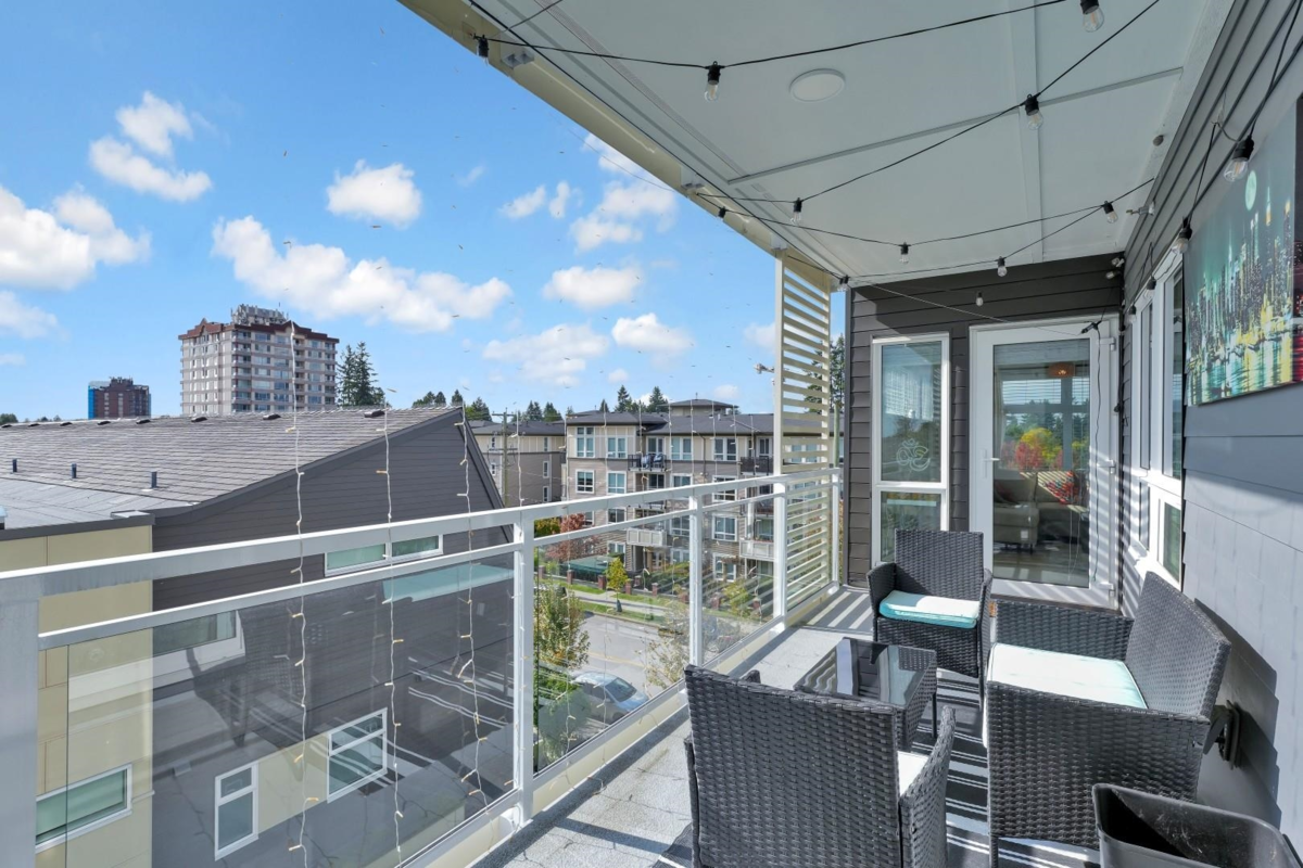 Swimming Pool Photo of 411 22226 Brown Avenue, Maple Ridge, BC