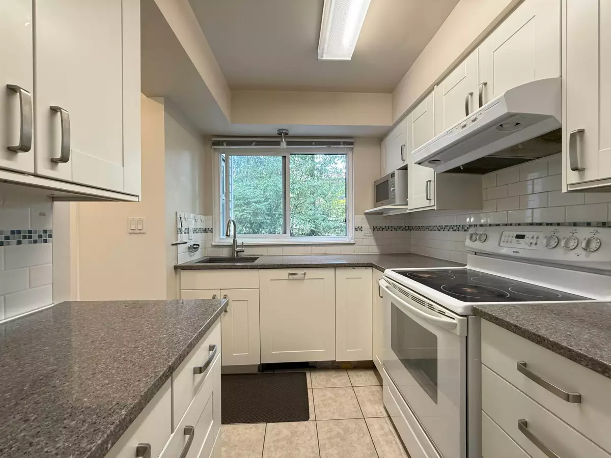 Breakfast Nook Photo of 6722 Kneale Place, Burnaby, BC