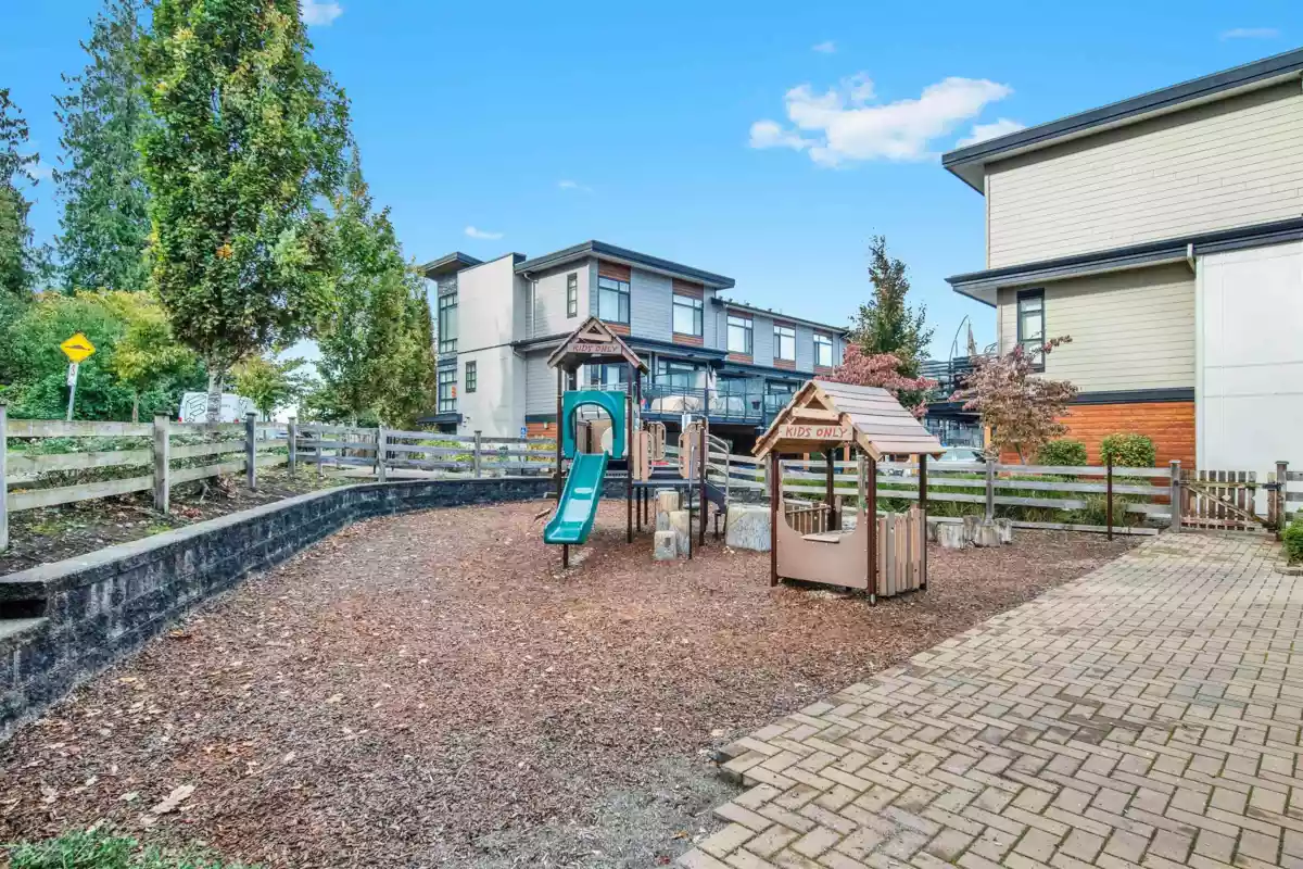 Dining Area Photo of 220 16488 64 Avenue, Surrey, BC