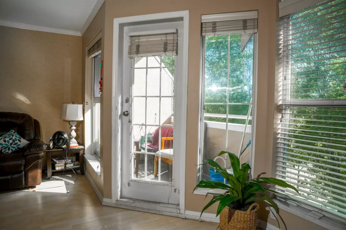 Dining Area Photo of 410 7435 121a Street, Surrey, BC