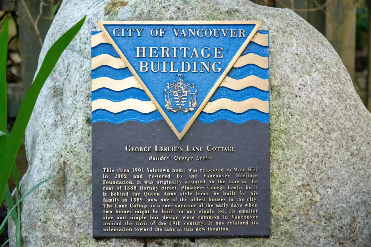 Entry Foyer Photo of 1117 Pendrell Street, Vancouver, BC