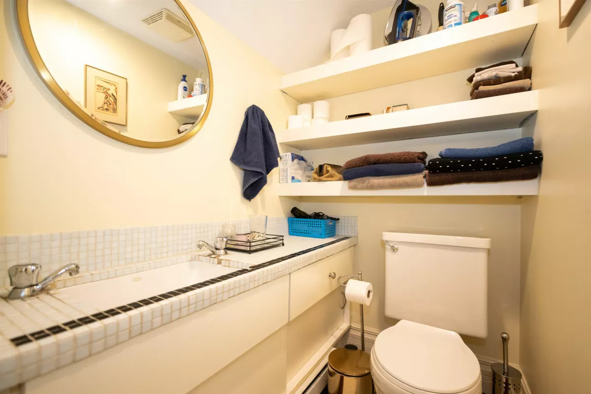 Laundry Room Photo of 1117 Pendrell Street, Vancouver, BC