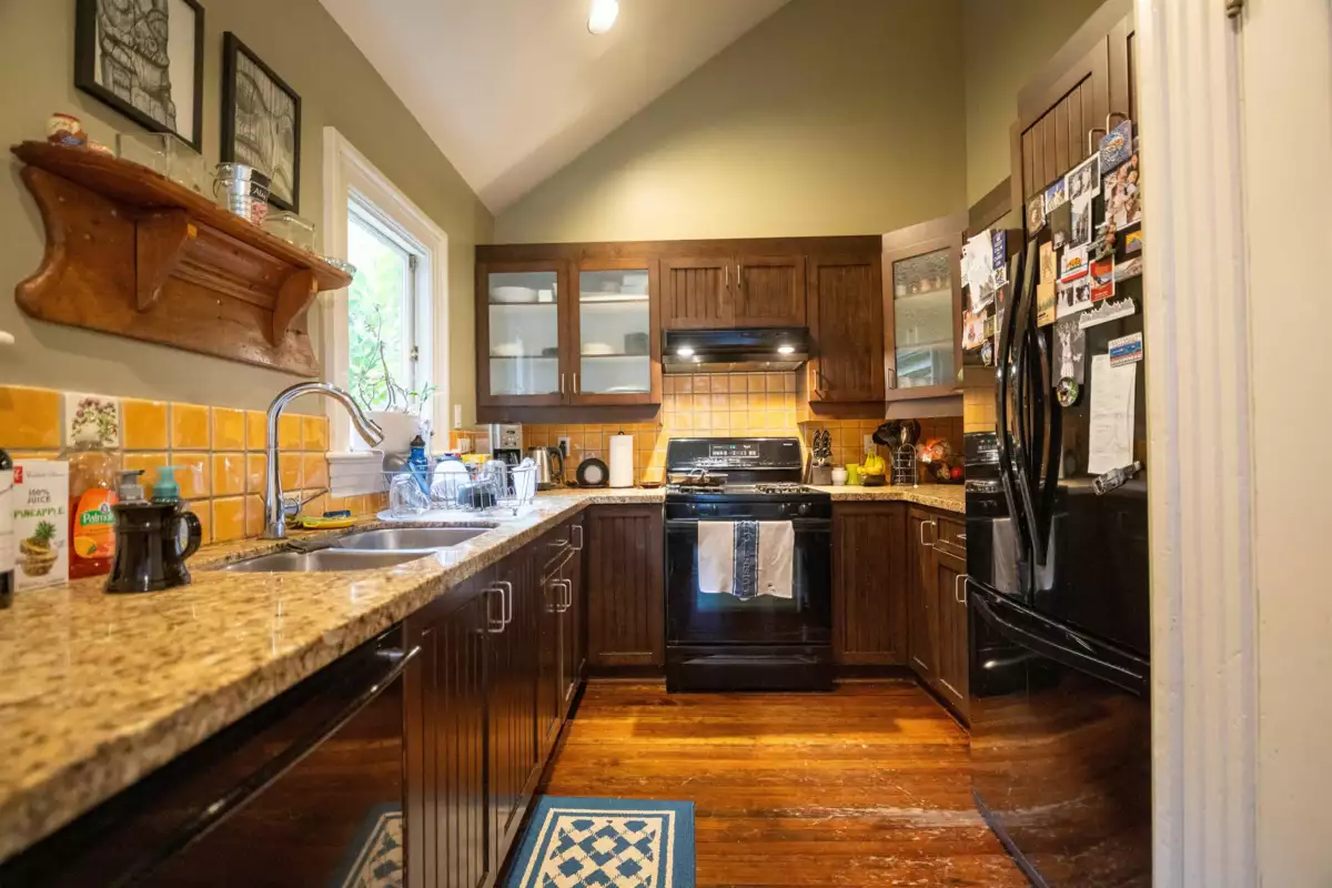 Primary Bedroom Photo of 1117 Pendrell Street, Vancouver, BC