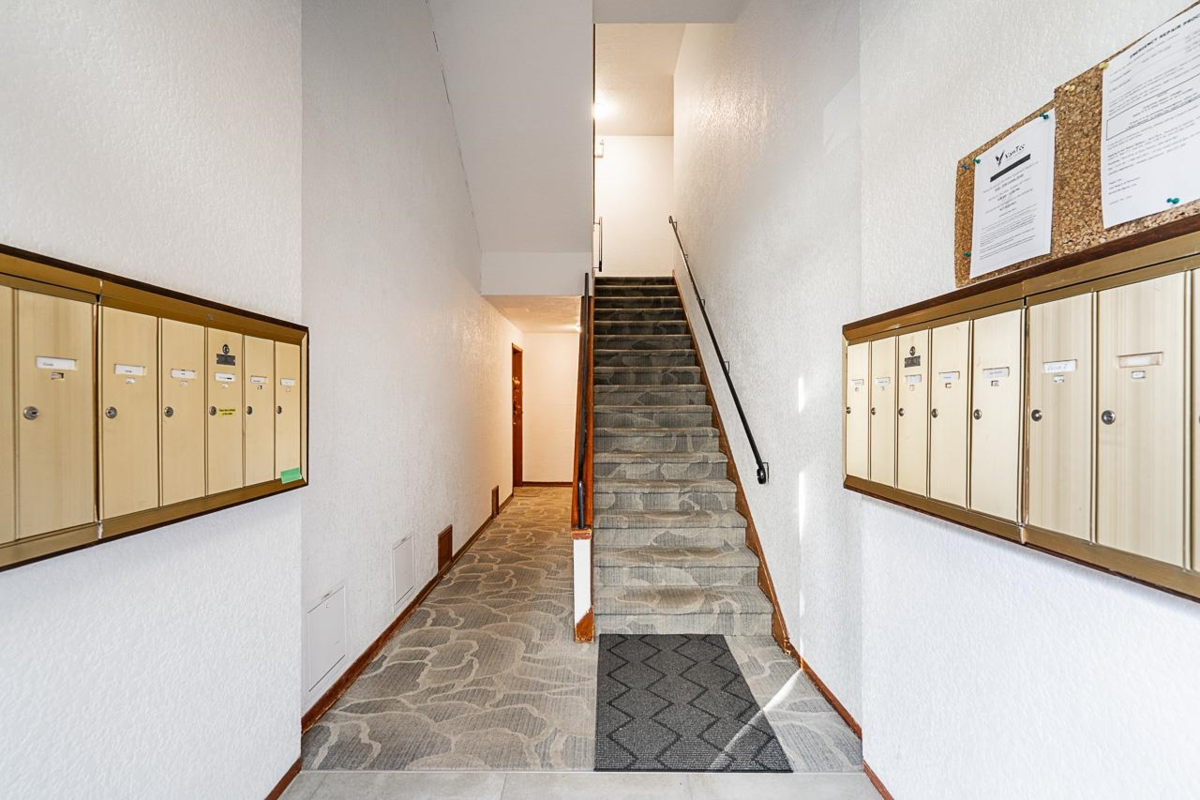 Dining Area Photo of 305 3530 Cambie Street, Vancouver, BC