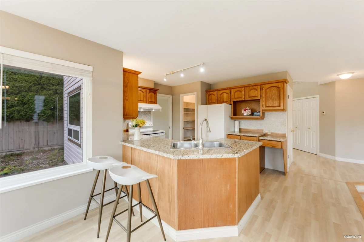 Guest Bathroom Photo of 21541 87 Avenue, Langley, BC