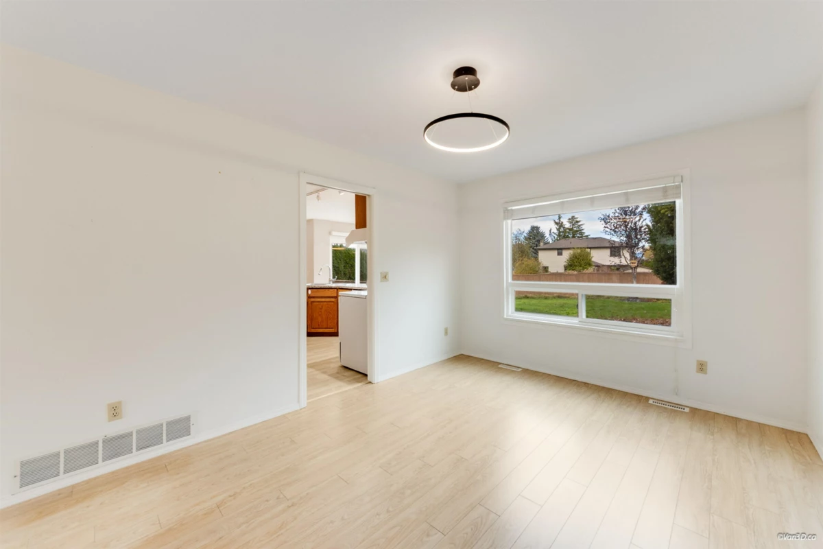 Walk-In Closet Photo of 21541 87 Avenue, Langley, BC