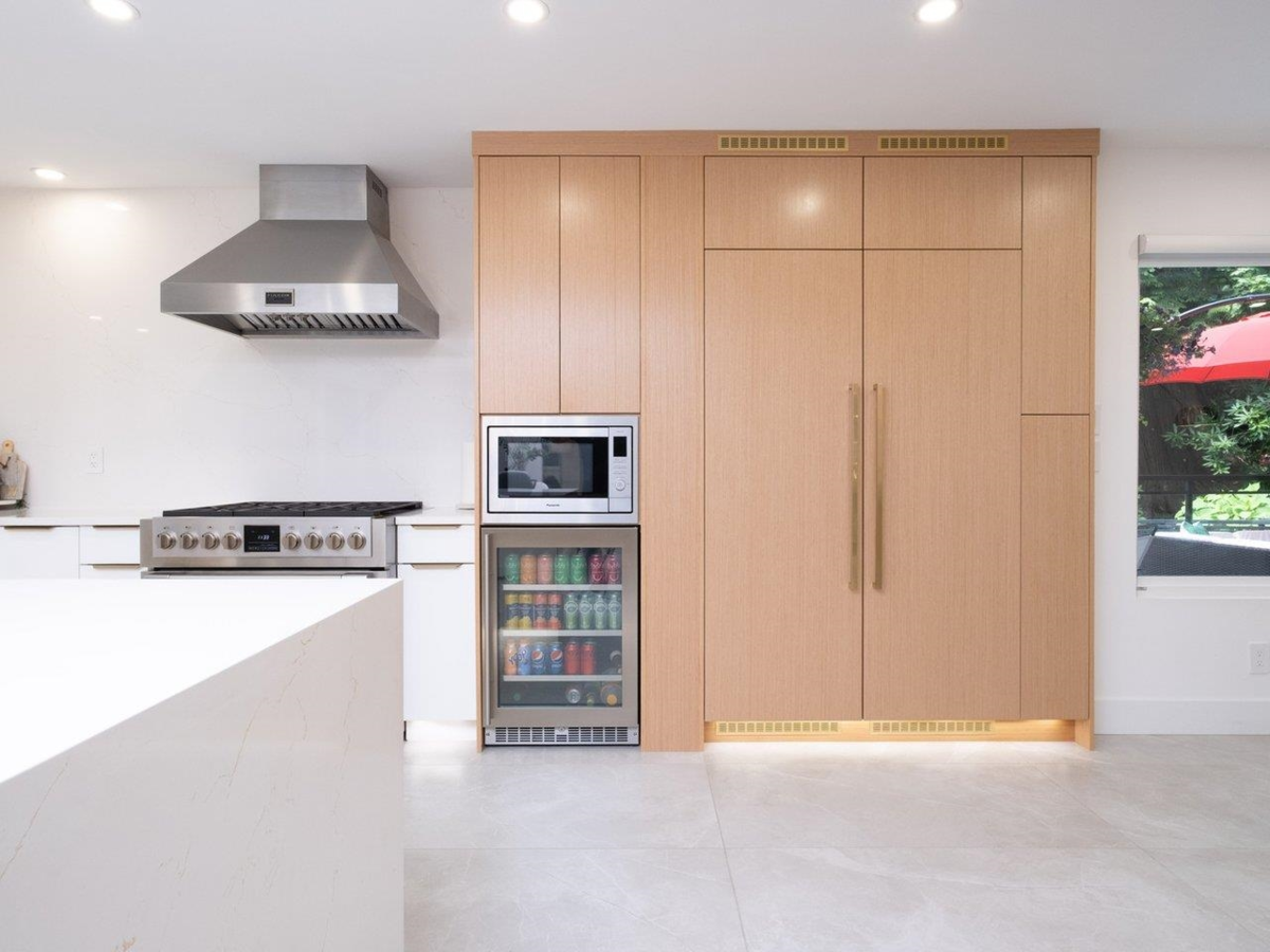 Breakfast Nook Photo of 4283 Capilano Road, North Vancouver, BC