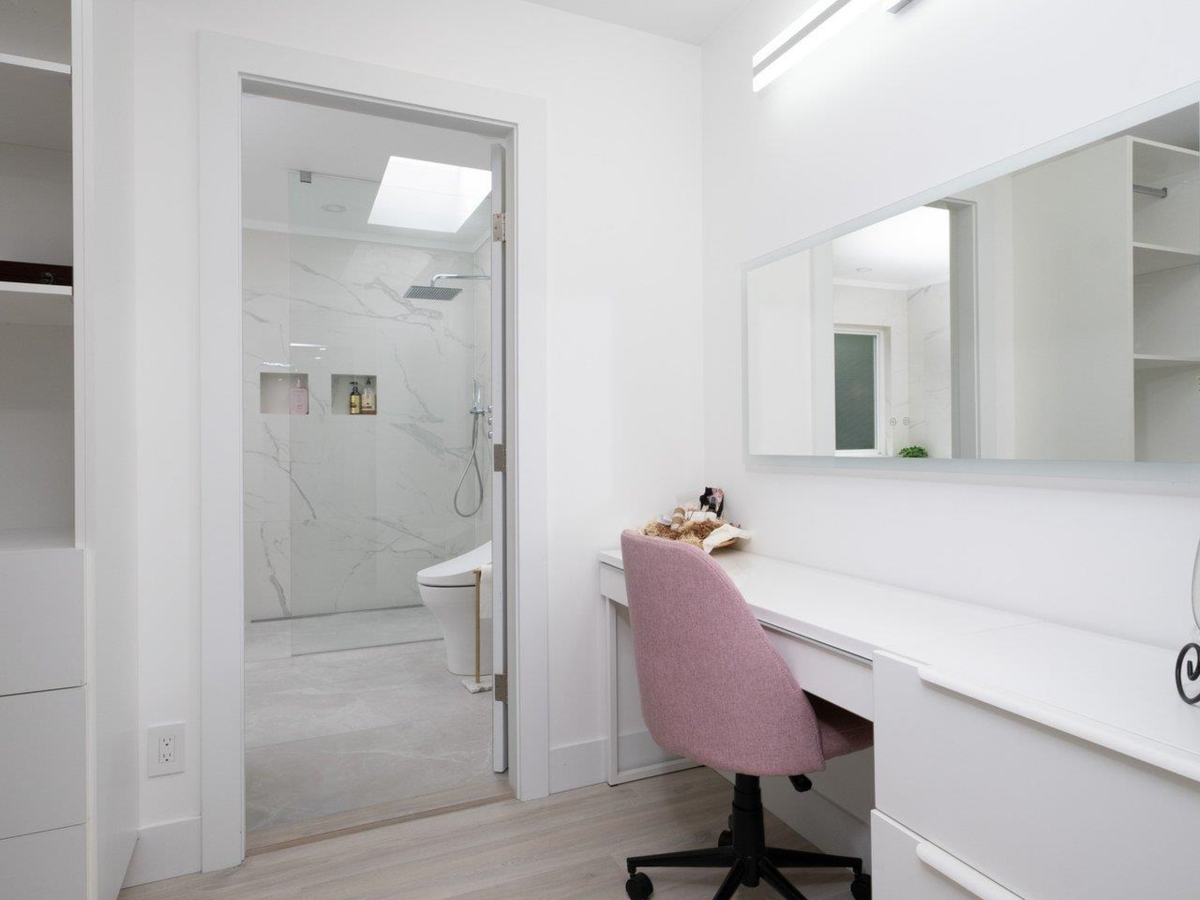 Loft / Bonus Room Photo of 4283 Capilano Road, North Vancouver, BC