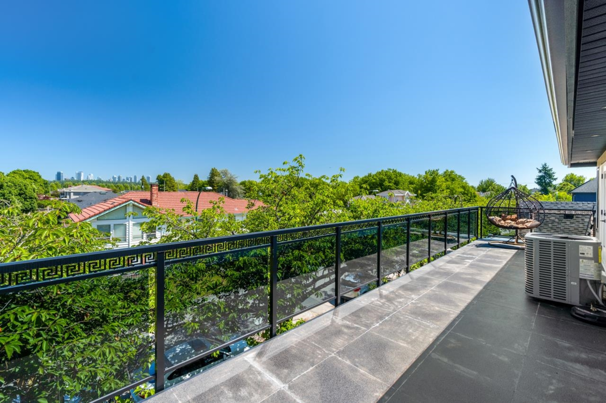 Backyard Photo of 2798 E 43rd Avenue, Vancouver, BC