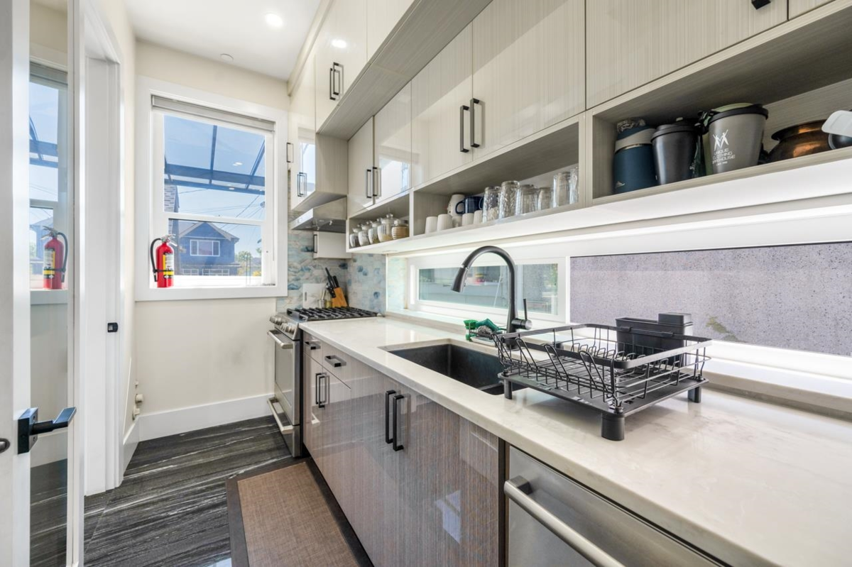 Entry Foyer Photo of 2798 E 43rd Avenue, Vancouver, BC