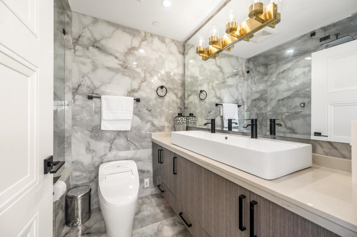 Guest Bathroom Photo of 2798 E 43rd Avenue, Vancouver, BC