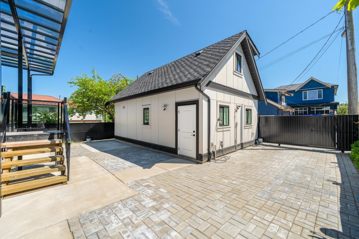 Outdoor Kitchen Photo of 2798 E 43rd Avenue, Vancouver, BC
