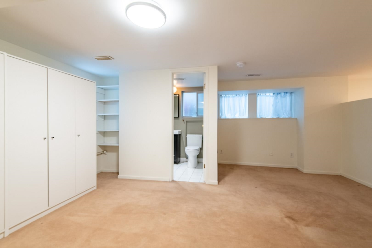 Entry Foyer Photo of 2960 W 41st Avenue, Vancouver, BC
