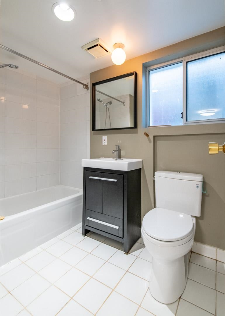 Hallway Photo of 2960 W 41st Avenue, Vancouver, BC