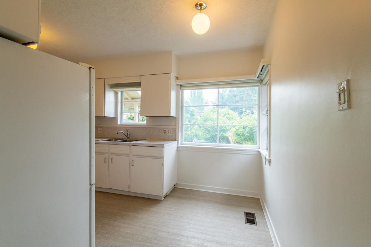 Kitchen Photo of 2960 W 41st Avenue, Vancouver, BC