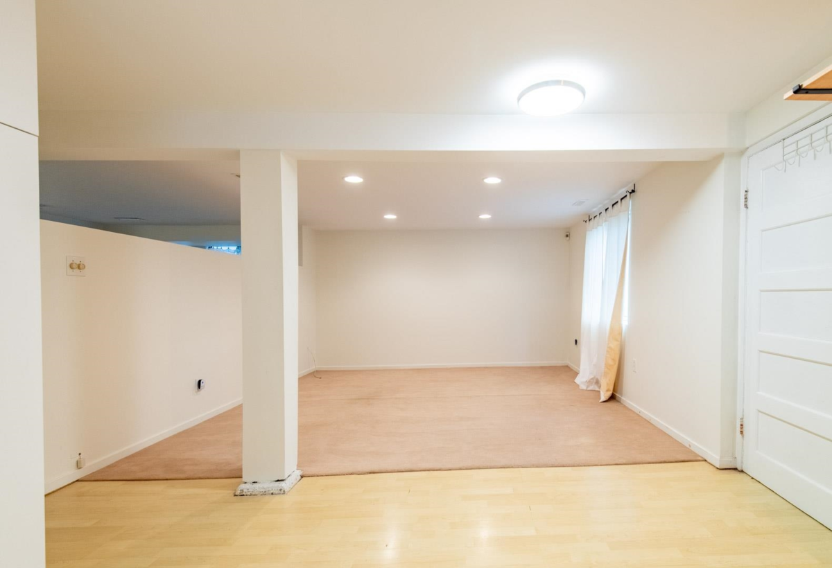 Laundry Room Photo of 2960 W 41st Avenue, Vancouver, BC